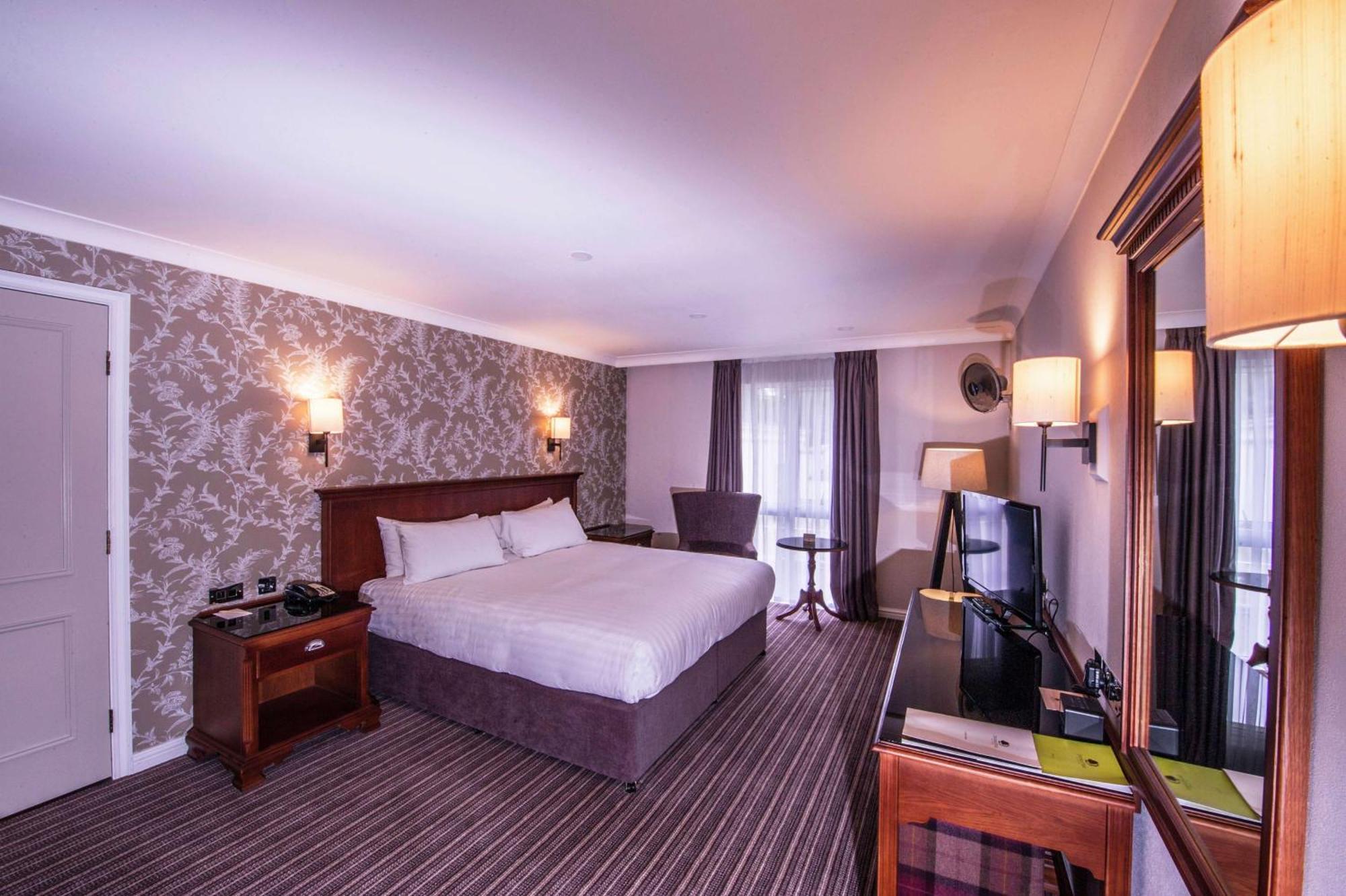 Doubletree By Hilton Cheltenham Esterno foto