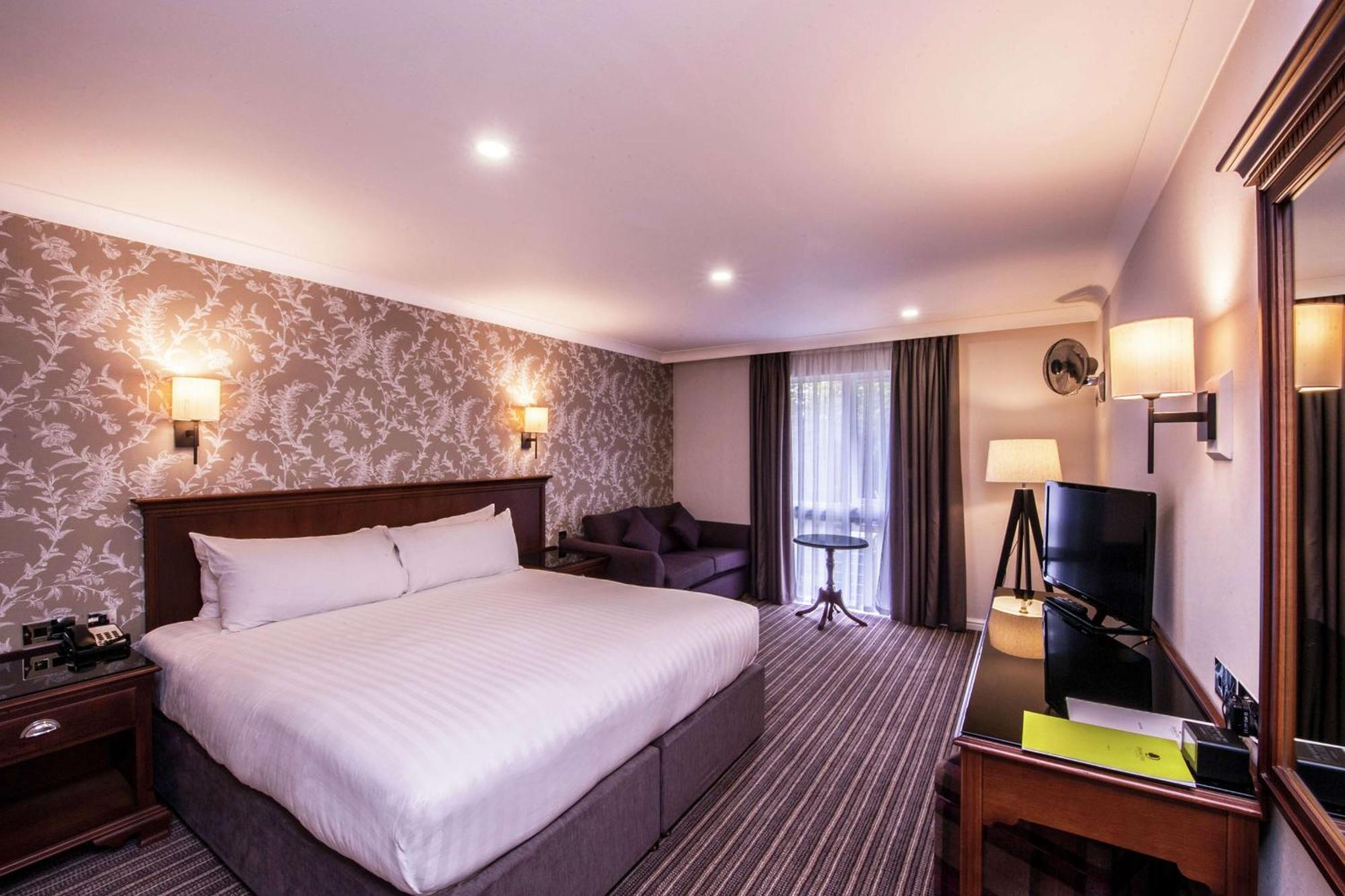 Doubletree By Hilton Cheltenham Esterno foto