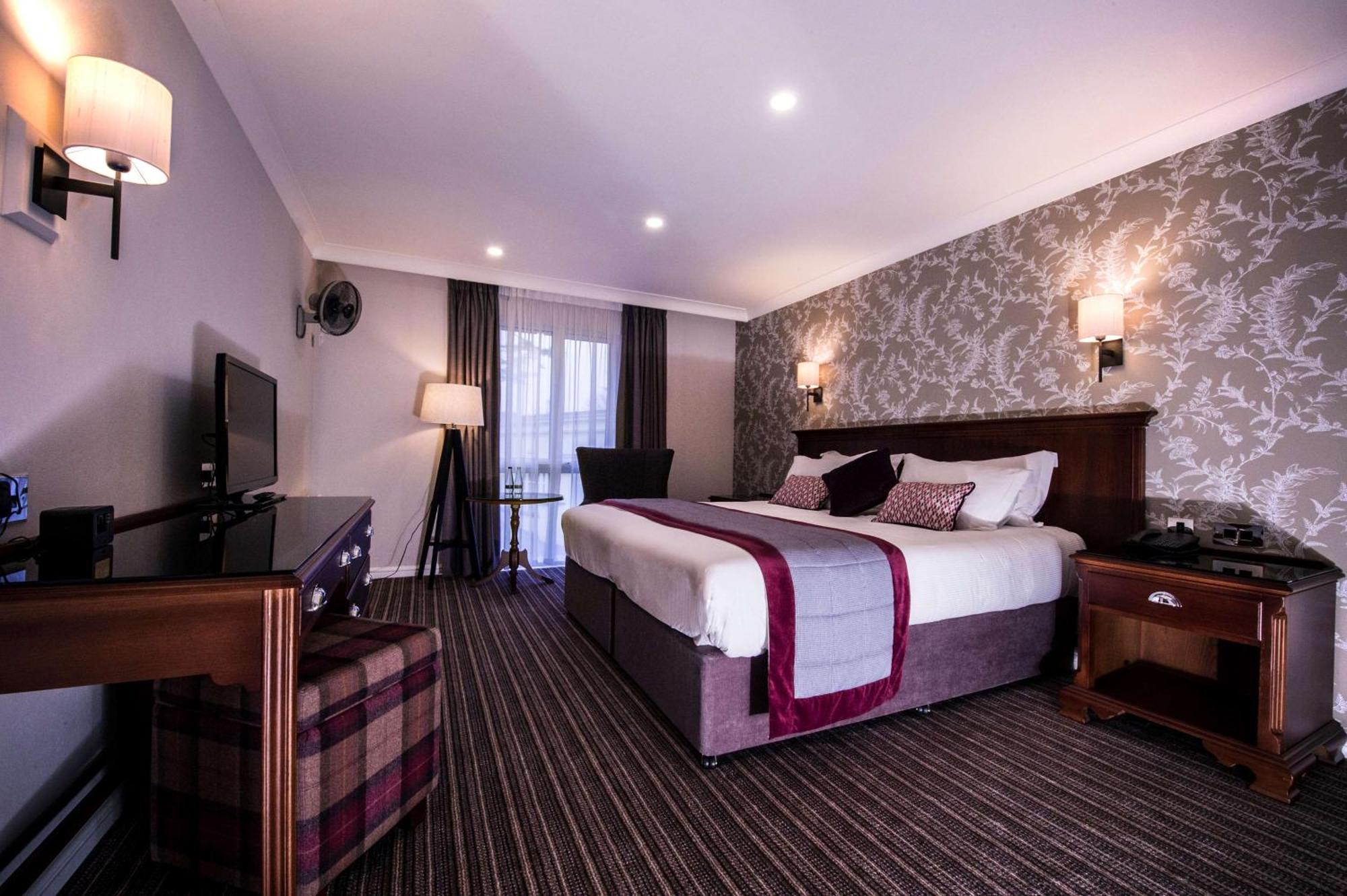 Doubletree By Hilton Cheltenham Esterno foto